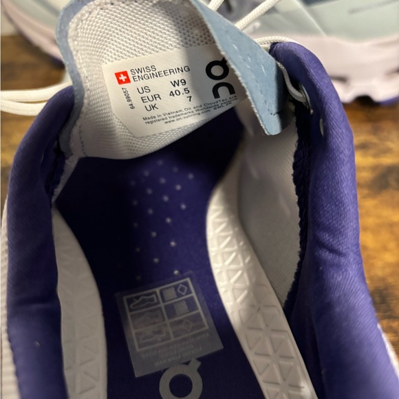 NWOT On Cloudvista shows - Picture 5 of 8